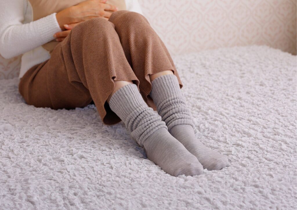 ふたつの編み地が重なる、ぬくもりのハイソックス。