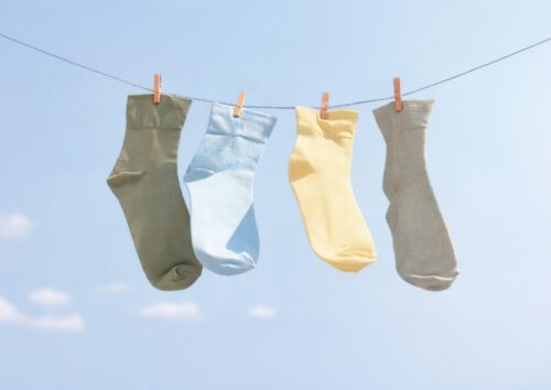 お気に入りの靴下を、もっと長く。履き心地を守るためのお手入れの基本