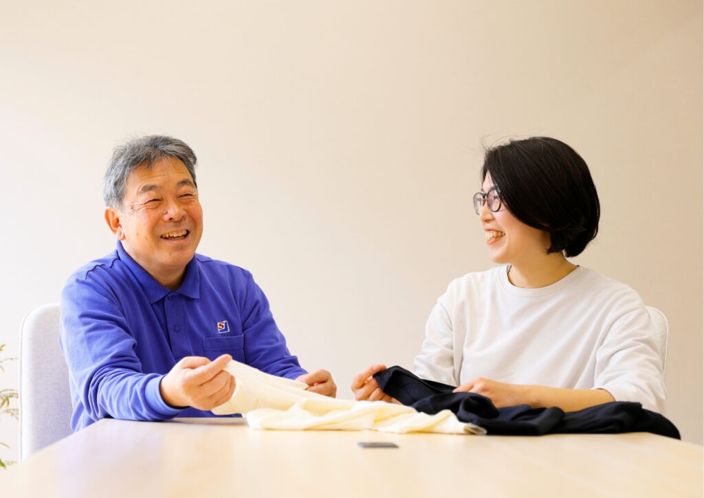 鈴木靴下代表の鈴木和夫と娘の鈴木みどり