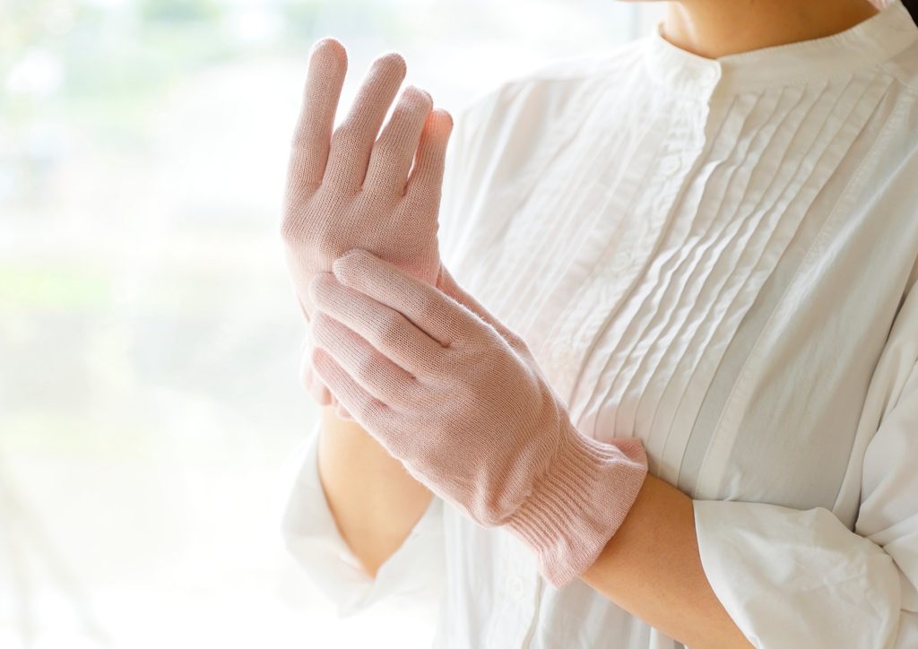 米ぬか繊維「䋛-mai-」を使用した自社ブランド NUKATO|ハンドケア手袋(指先米ぬかシリコン付き)