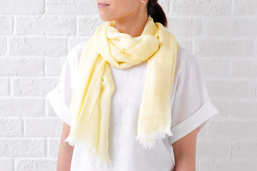 しっとり滑らかな、大きなストール