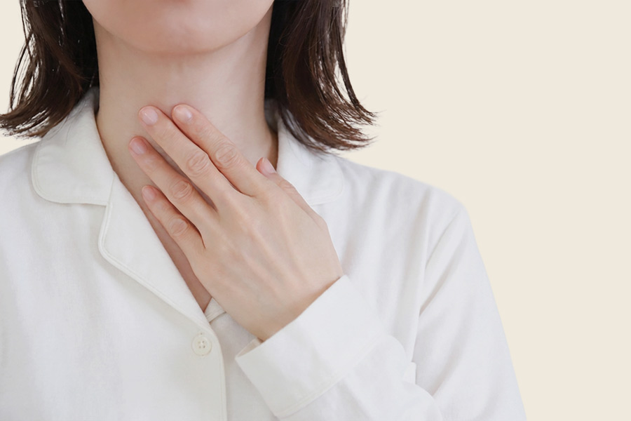 のどの乾燥に、おやすみマスクで潤いを